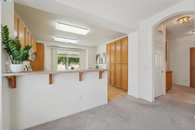 491 Central Park Pl, Brentwood CA: https://media.crmls.org/mediaz/6decb9eb-e322-45e7-8750-38b6c46a7338.jpg