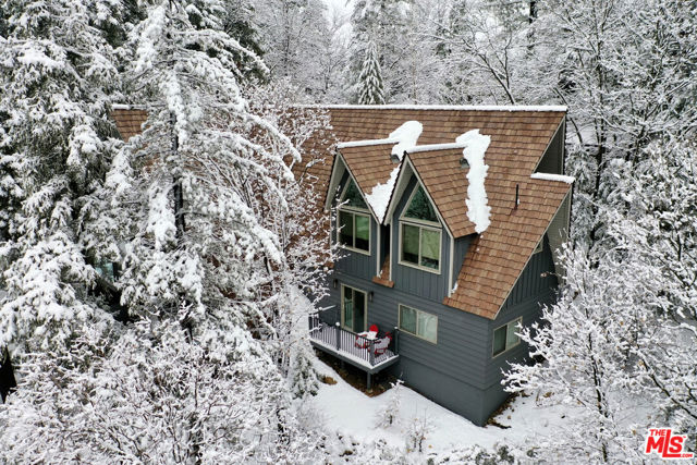 161 Rocky Point Road, Lake Arrowhead CA: https://media.crmls.org/mediaz/6decc667-ecf8-4ea6-afbf-a0efdb31ec7e.jpg