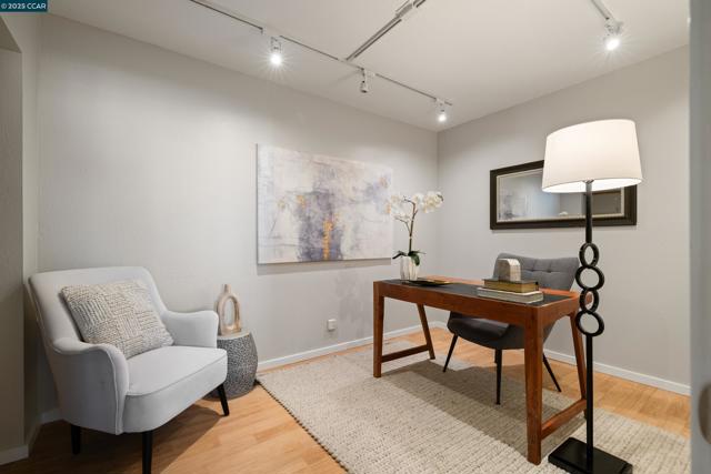 6417 Sunnymere Ave, Oakland CA: https://media.crmls.org/mediaz/6ded4a6d-7746-4353-a77e-0ec4dfe8a57b.jpg