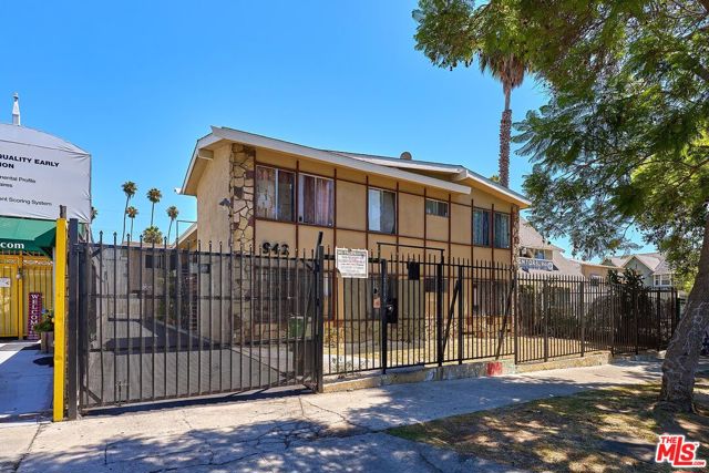 942 Menlo Avenue, Los Angeles, California 90006, ,Multi-Family,For Sale,Menlo,24428865