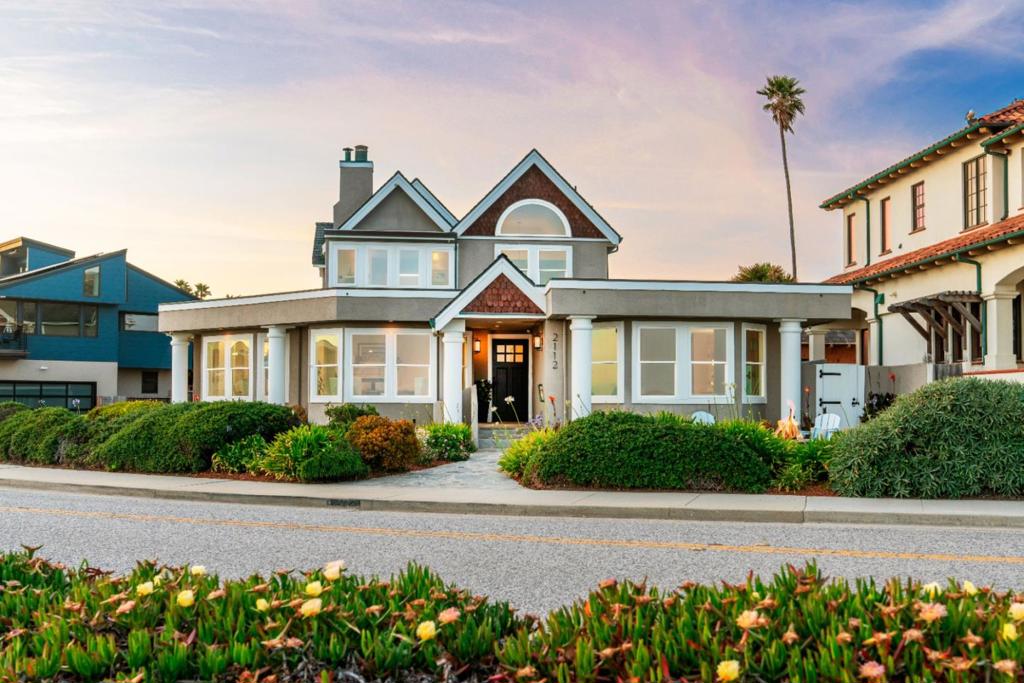 2112 W Cliff Drive