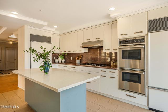 1645 Malcolm Avenue, Los Angeles CA: https://media.crmls.org/mediaz/6dee6887-7c9b-4292-b199-deb79e53f36b.jpg