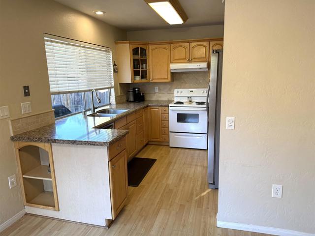 Detail Gallery Image 11 of 21 For 2265 Amber Ln, Escondido,  CA 92026 - 3 Beds | 2 Baths