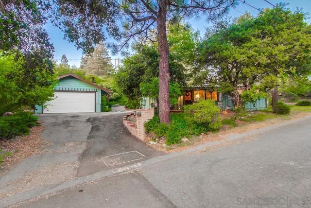 3233 Salton Vista Drive, Julian CA: https://media.crmls.org/mediaz/6deec693-4b06-4c98-a5b3-844010e315e2.jpg