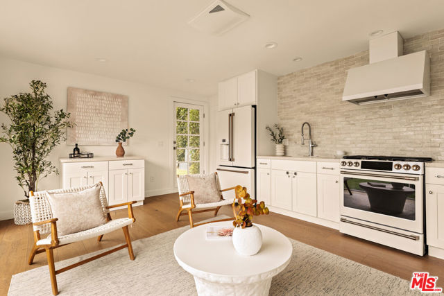 6481 W 77th Street, Los Angeles CA: https://media.crmls.org/mediaz/6df00734-603b-453c-83b0-aa496b9ce547.jpg