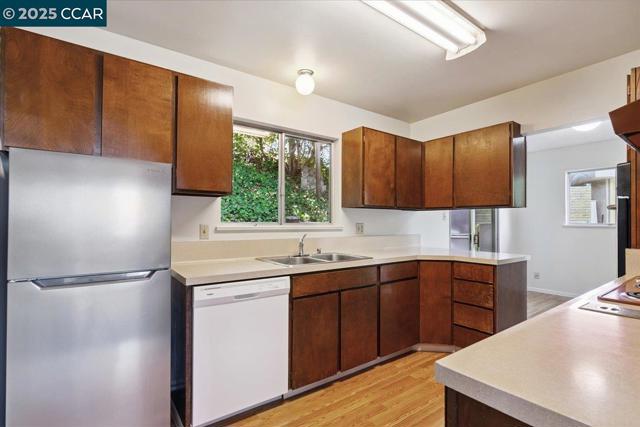 51 Rincon Rd, Kensington CA: https://media.crmls.org/mediaz/6df00754-65ff-4251-ae24-4164285bdb6c.jpg
