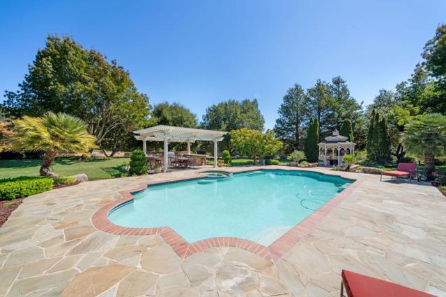 6585 Redwood Retreat Road, Gilroy CA: https://media.crmls.org/mediaz/6df010a7-d6e8-4e21-b68a-448db37ca6d3.jpg