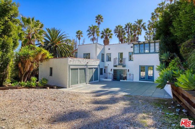 6749 Whitley Terrace, Los Angeles CA: https://media.crmls.org/mediaz/6df058a8-fab6-4f5e-a275-39c64cd45c23.jpg