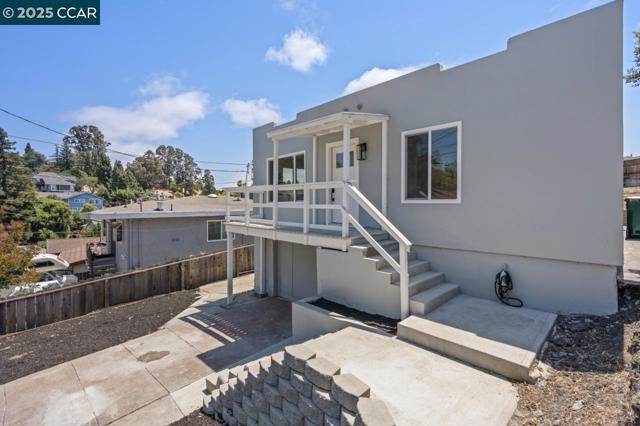 1923 Thompson Ln, El Sobrante CA: https://media.crmls.org/mediaz/6df07edd-1a31-4d9c-9a74-79da7ef92e87.jpg