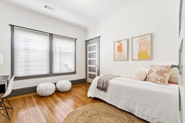 548 37th St, Oakland CA: https://media.crmls.org/mediaz/6df0eeb9-1cfc-4949-a05c-7ba8cd854005.jpg