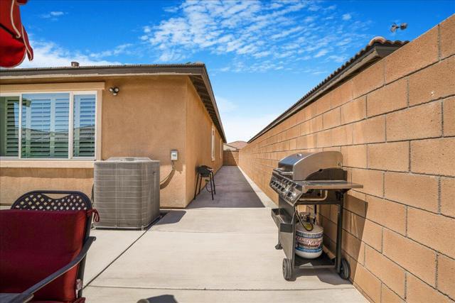 40804 Varese Street, Indio CA: https://media.crmls.org/mediaz/6df0f2e5-afa8-4c35-be4a-0e9ab7a0a15c.jpg