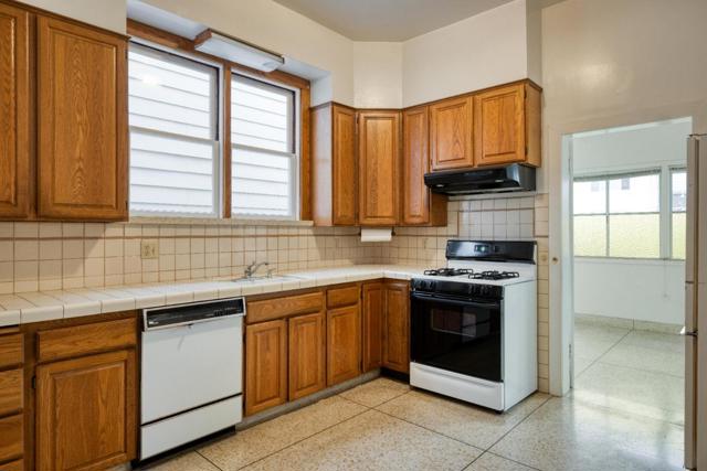 329 7th Avenue, San Francisco CA: https://media.crmls.org/mediaz/6df10af9-3dc6-4a61-9a88-429ff51793a8.jpg