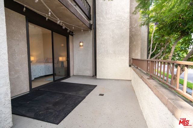 8110 Manitoba Street, Playa del Rey CA: https://media.crmls.org/mediaz/6df11734-aa96-4c50-9b73-b72c1d170b5c.jpg