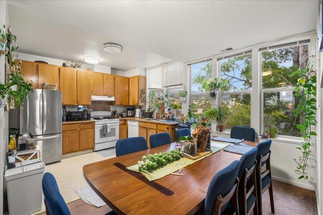 2464 Palmetto Street, Oakland CA: https://media.crmls.org/mediaz/6df1441d-ba4d-4eb6-9232-07a123189d9d.jpg