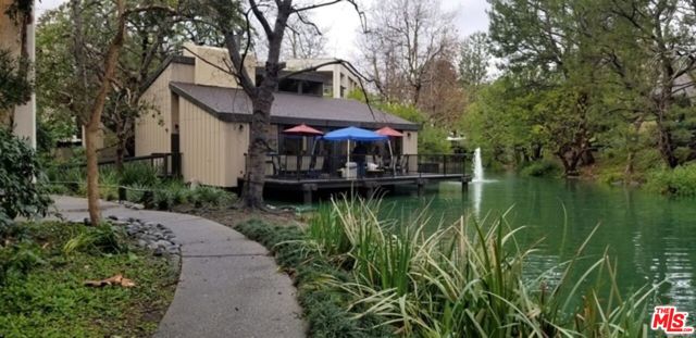 8316 Raintree Circle, Culver City CA: https://media.crmls.org/mediaz/6df14903-f69c-4b9b-94ed-d5845c098e91.jpg