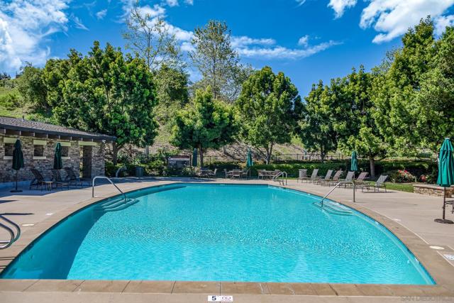 7152 Sitio Corazon, Carlsbad CA: https://media.crmls.org/mediaz/6df26339-18eb-432a-8d3c-54d2e5fa35e5.jpg