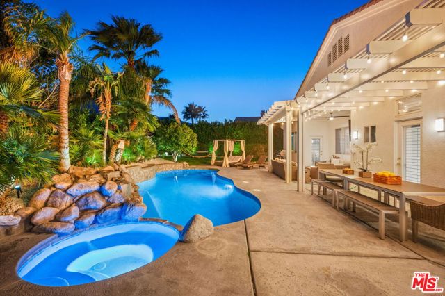 1083 E Circulo San Sorrento Road, Palm Springs CA: https://media.crmls.org/mediaz/6df2d07d-f9a8-45d0-a558-5f1ce9a0bc4f.jpg