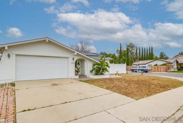 15380 Via La Gitano, Poway CA: https://media.crmls.org/mediaz/6df2d641-cc81-436c-a599-1ddcf73c00bb.jpg