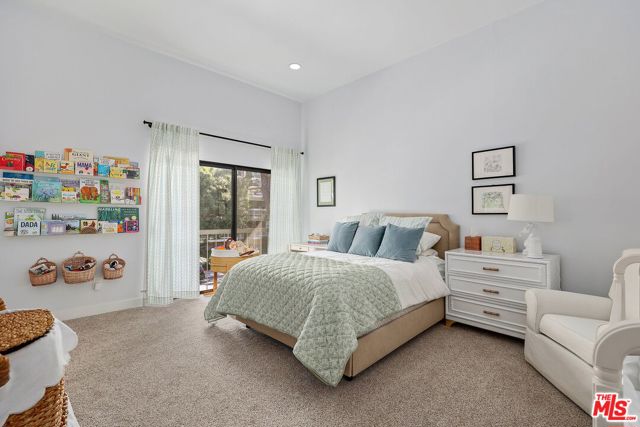 4329 Redwood Avenue, Marina del Rey CA: https://media.crmls.org/mediaz/6df370f7-07bc-48ec-b40e-d21b605a3a3b.jpg