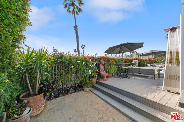29500 Heathercliff Road, Malibu CA: https://media.crmls.org/mediaz/6df37194-7176-4ade-a341-132f921a4c70.jpg