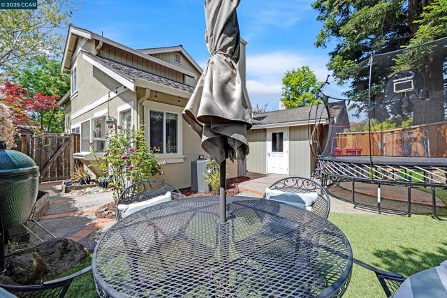 60 Rainbow Cir, Danville CA: https://media.crmls.org/mediaz/6df3752a-3bc3-4b78-9e5b-5fa9d831f34e.jpg