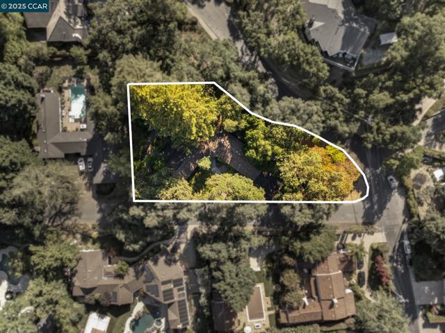200 Lark Ln, Alamo CA: https://media.crmls.org/mediaz/6df3fcd4-bd68-4e0e-83ff-39f5417e3e07.jpg