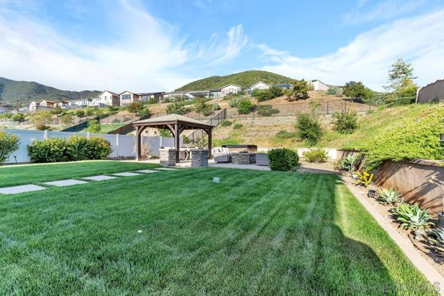 35805 Shetland Hills E, Fallbrook CA: https://media.crmls.org/mediaz/6df47bc2-56c9-48b9-ac6a-82c918907b7a.jpg