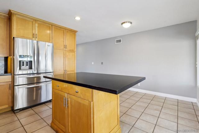 13002 Standish Dr, Poway CA: https://media.crmls.org/mediaz/6df519b9-368e-474b-8fb0-ecb7aabb44e3.jpg
