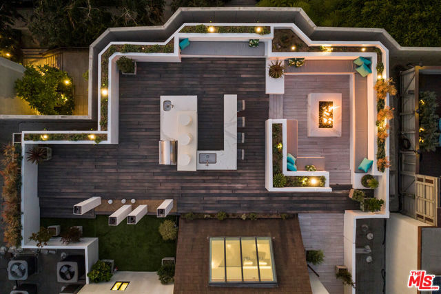 851 N Kings Road, West Hollywood CA: https://media.crmls.org/mediaz/6df53fc0-b068-4adf-ac77-3f26f5362245.jpg