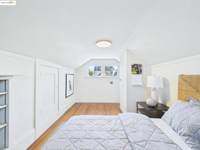 5920 Ivanhoe Rd, Oakland CA: https://media.crmls.org/mediaz/6df549bb-cef3-4d3f-a595-289fd74d114b.jpg