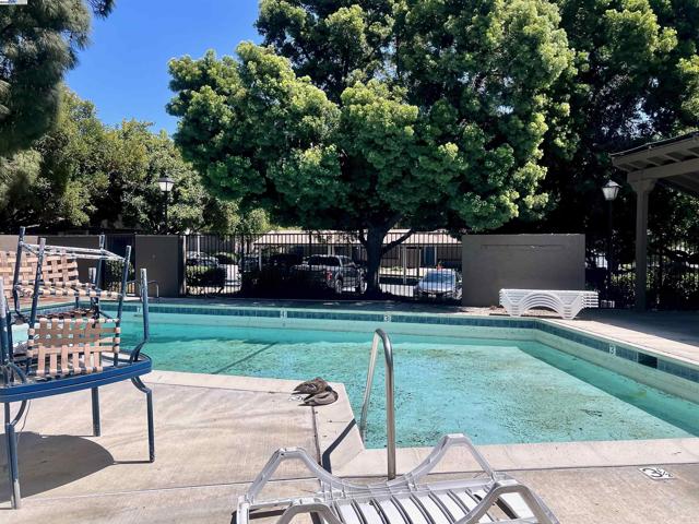276 Galano Plz, Union City CA: https://media.crmls.org/mediaz/6df55321-8aee-4541-9113-5d2af116b754.jpg