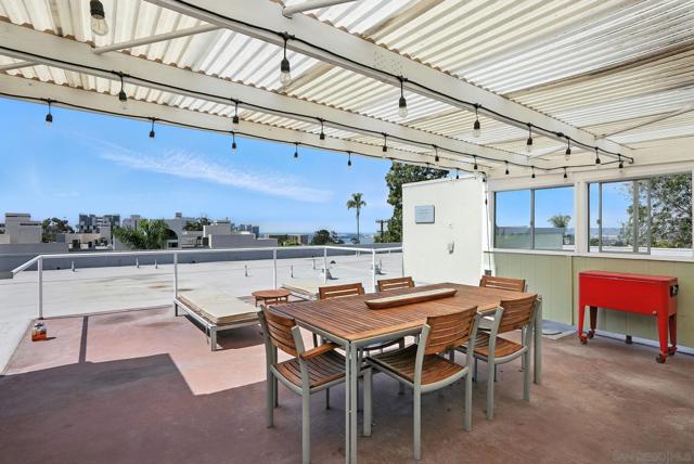 222 Quince St, San Diego CA: https://media.crmls.org/mediaz/6df58427-4f27-42df-b904-430b1a0d0c05.jpg