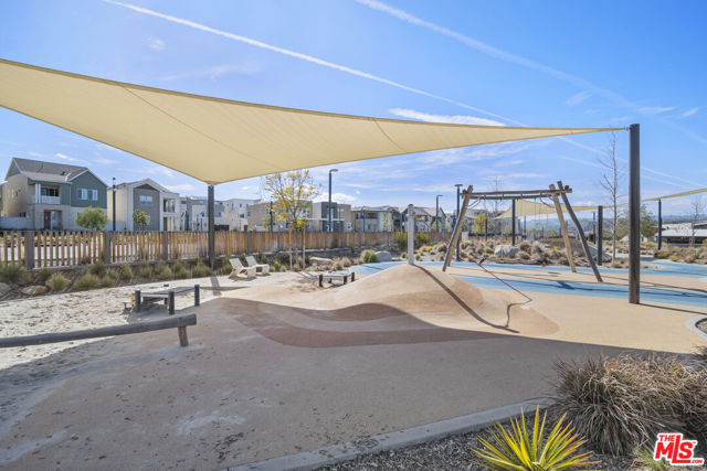27717 Knoll View Place, Valencia CA: https://media.crmls.org/mediaz/6df589dd-3b77-45a0-bdf7-a5bc8e483035.jpg