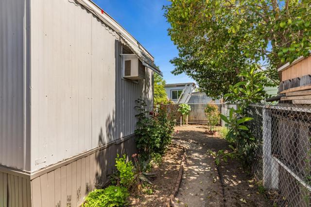 500 W 10 Street, Gilroy CA: https://media.crmls.org/mediaz/6df5a033-397b-4b10-9e89-d8ff46e8361b.jpg