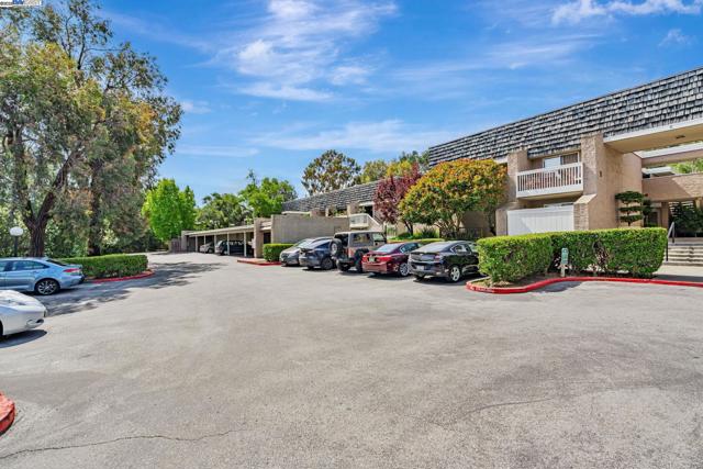 675 Sharon Park Dr, Menlo Park CA: https://media.crmls.org/mediaz/6df63f11-7b51-4c2e-8a57-86688e337e31.jpg