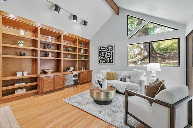 2394 Ironwood Pl, Alamo CA: https://media.crmls.org/mediaz/6df647d2-ac42-4ef7-b81d-19c0a501cee8.jpg