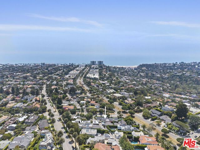 207 10th Street, Santa Monica CA: https://media.crmls.org/mediaz/6df70dbd-76b4-4f55-bc48-d92957a6fce7.jpg