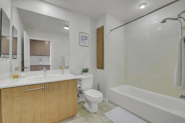 3090 Glascock Street, Oakland CA: https://media.crmls.org/mediaz/6df71f39-2e57-4031-ae40-9e1269a0c721.jpg