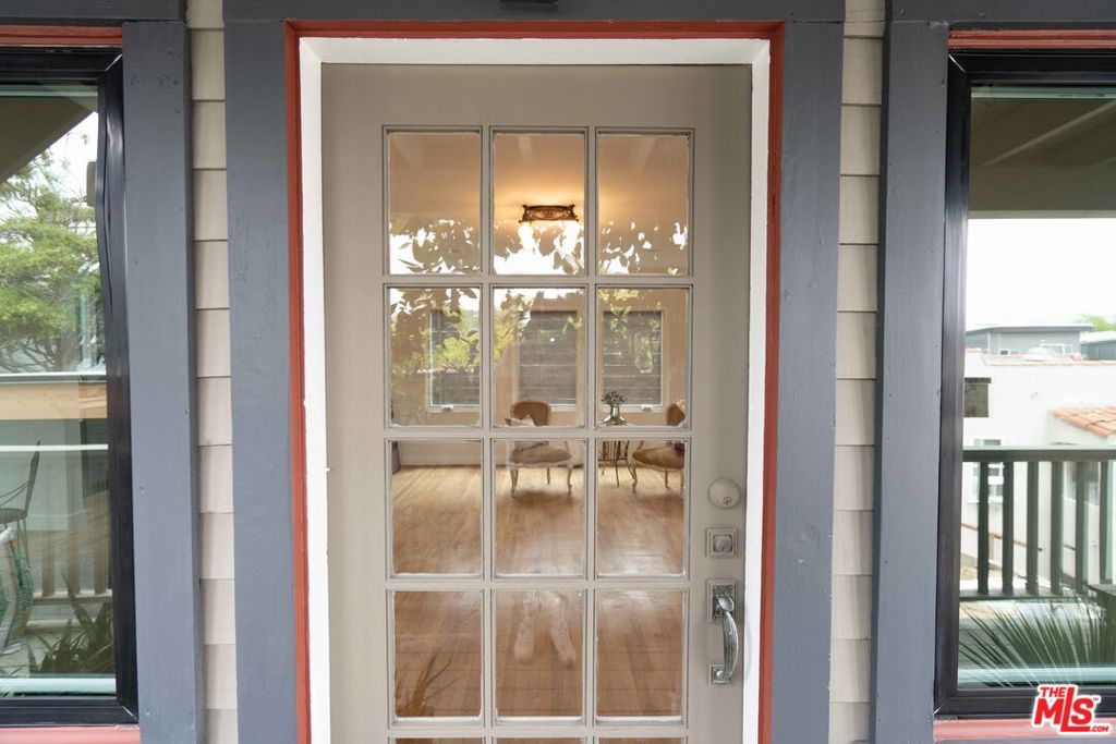 1/2 Maltman Avenue