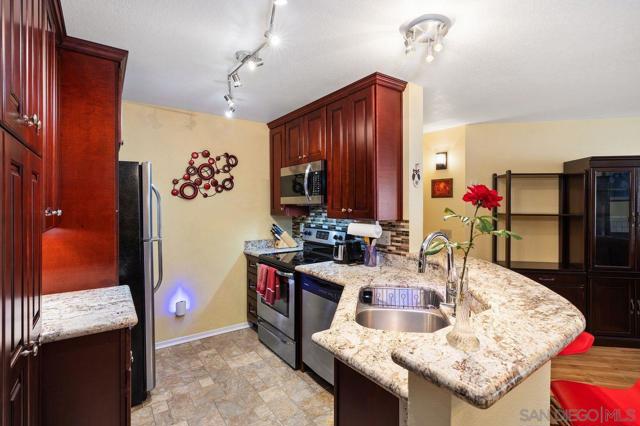 7263 Camino Degrazia, San Diego CA: https://media.crmls.org/mediaz/6df7e86d-1030-4070-92e2-97bda90306b0.jpg