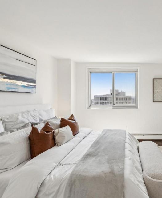 1200 Gough Street, San Francisco CA: https://media.crmls.org/mediaz/6df8342c-cdc4-421b-9e05-e03dd2ee6d55.jpg