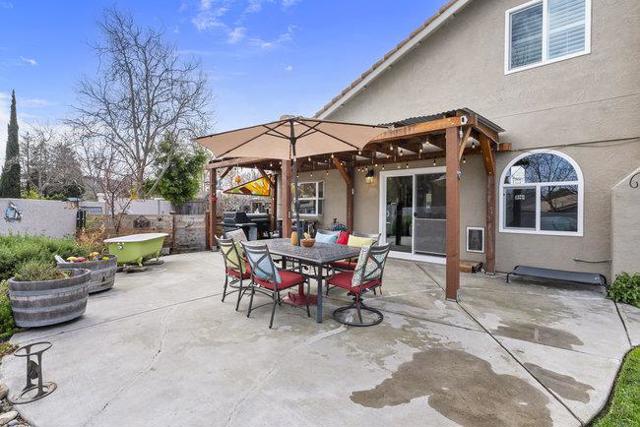 1980 Ponderosa Court, Hollister CA: https://media.crmls.org/mediaz/6df84591-4b12-4ebc-a9c7-bae5b1aff56b.jpg