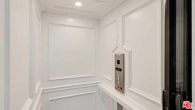 31272 Broad Beach Road, Malibu CA: https://media.crmls.org/mediaz/6df8b9cd-c1c3-47ca-92f9-5374175ba400.jpg