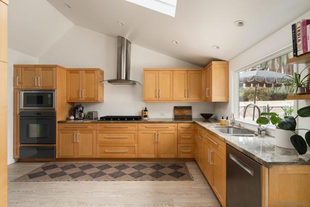 Image 10 of 49 For 1450 Highland Dr