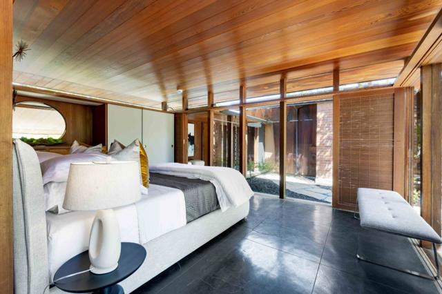 876 Southampton Drive, Palo Alto CA: https://media.crmls.org/mediaz/6df8fbc6-540e-4b1f-923d-7385076ae6d6.jpg