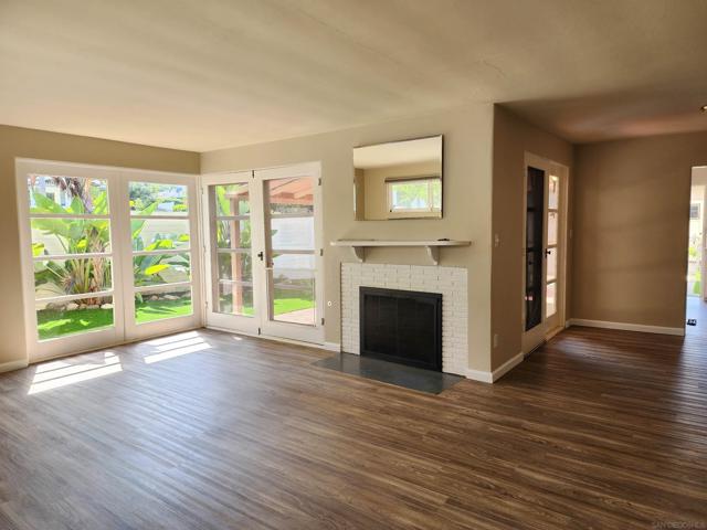 811 3rd Street, Coronado CA: https://media.crmls.org/mediaz/6df91571-4a44-49b0-aa24-c3788c050453.jpg