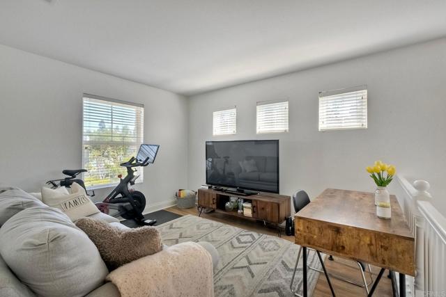 Detail Gallery Image 13 of 29 For 6586 Daylily Dr, Carlsbad,  CA 92011 - 3 Beds | 2/1 Baths