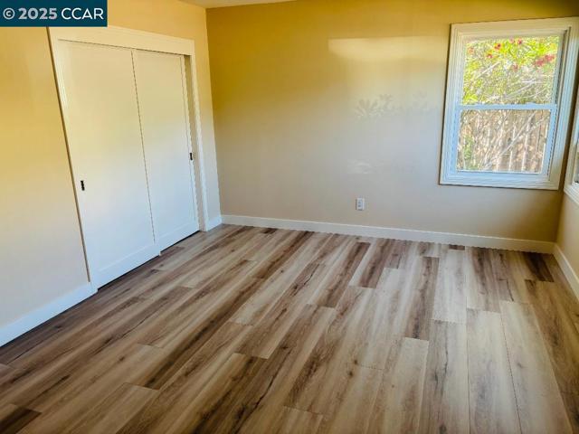 1011 Harbor View Dr, Martinez CA: https://media.crmls.org/mediaz/6df95ae6-4119-41c8-aa75-61ddb8a7dea0.jpg