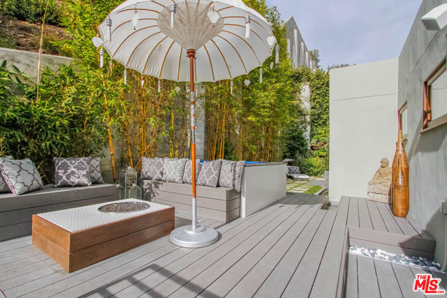 1929 N CURSON Place, Los Angeles CA: https://media.crmls.org/mediaz/6df99713-74b5-40e7-b048-9e5da7f0bec2.jpg