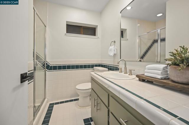554 Golf Club Road, Pleasant Hill CA: https://media.crmls.org/mediaz/6df9aee4-13e7-4341-a474-756b751f3ad4.jpg